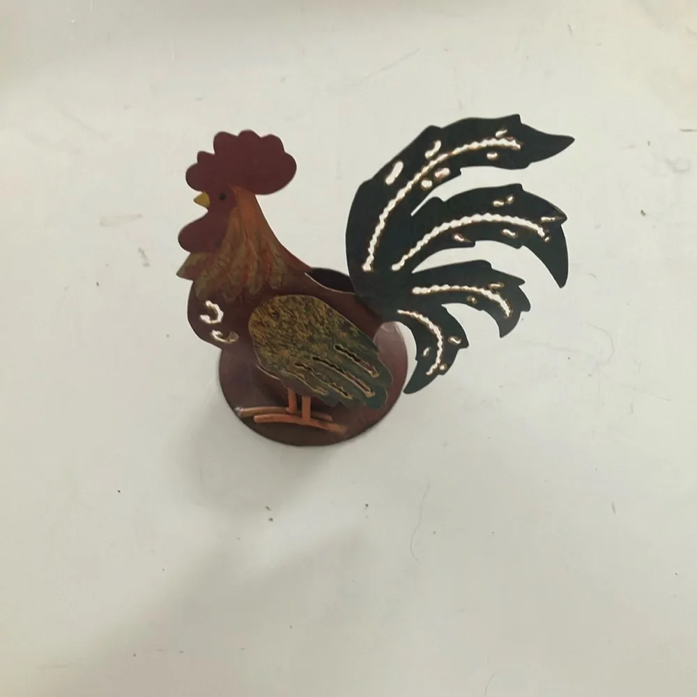 Metal rooster candle holder